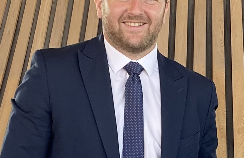 Senedd member Samuel Kurtz has urged Welsh Government to look at adding a stop to the T1 bus service at the Carmarthen Showground, as a solution to the lack of park and ride services