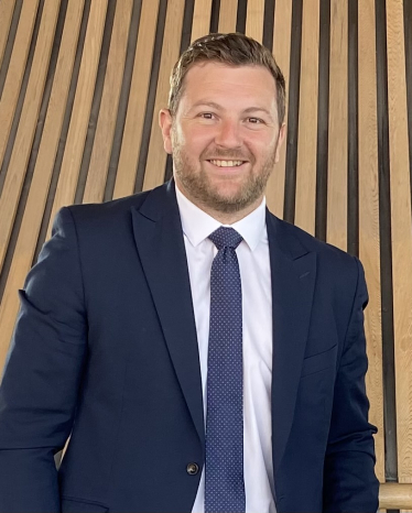 Senedd member Samuel Kurtz has urged Welsh Government to look at adding a stop to the T1 bus service at the Carmarthen Showground, as a solution to the lack of park and ride services